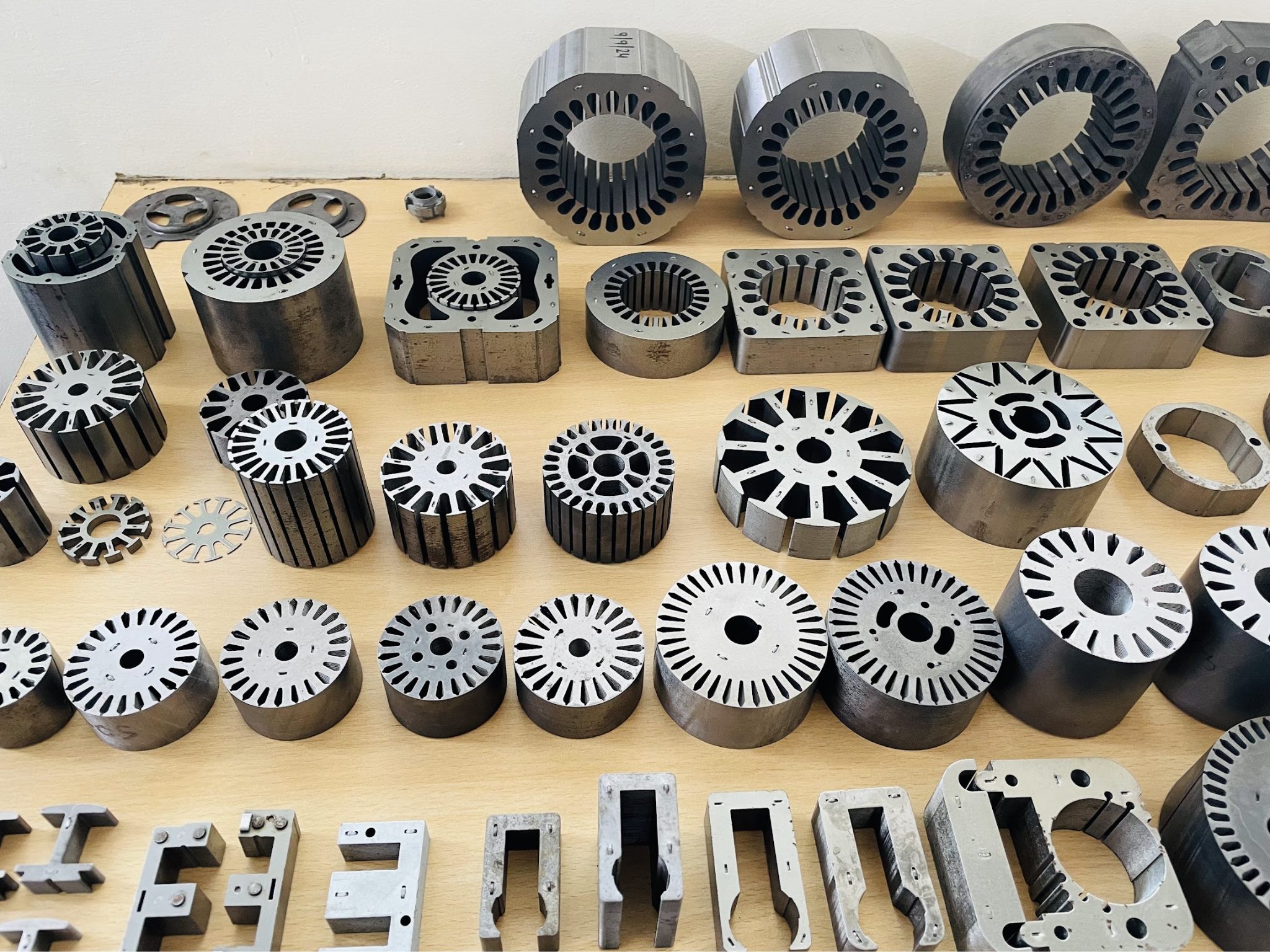 Spread of stator and rotor lamination samples produced on SPTI dies